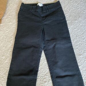 Women’s Black Pull-On Stretch capris